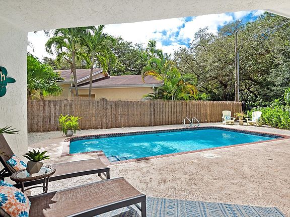 4th image of 1865 SW 24th Avenue