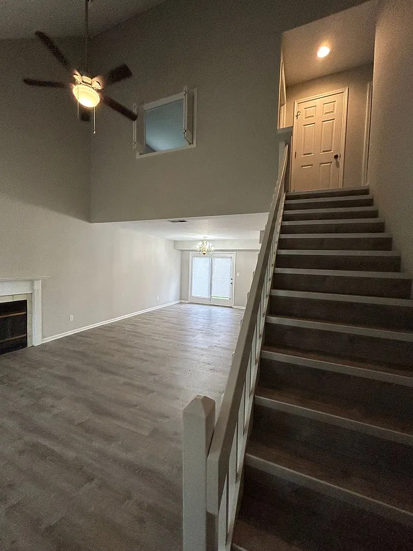 1909-1911 Greenleaves Court — Photo 2