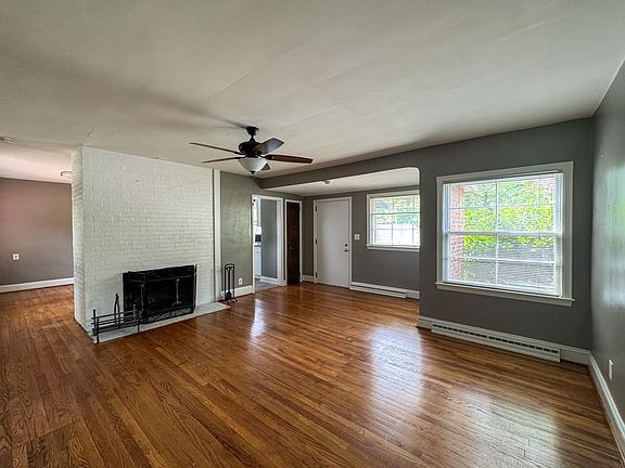 5th image of 318 Fairwood Ct