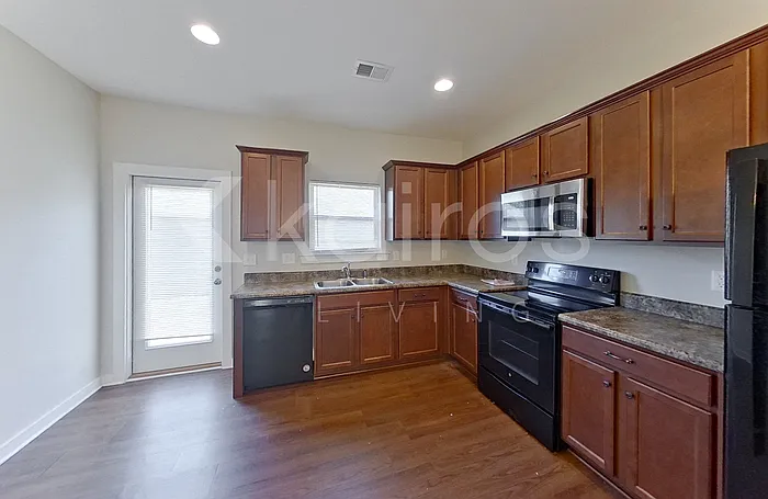 4 bed, 2.0 bath, 1802 sqft, $1,755 — Photo 2