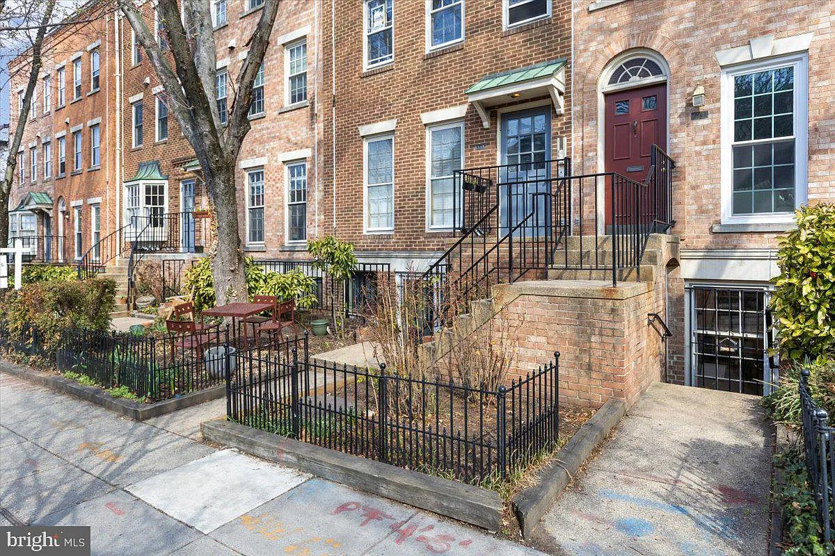 1949 Calvert St NW APT E photo 1