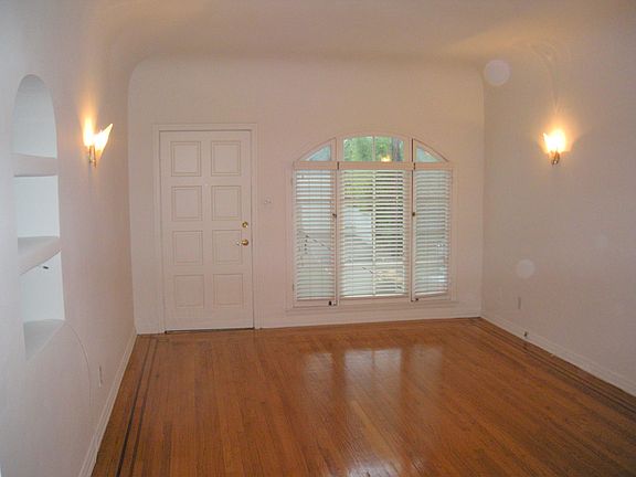 3rd image of 6509 Waring Ave