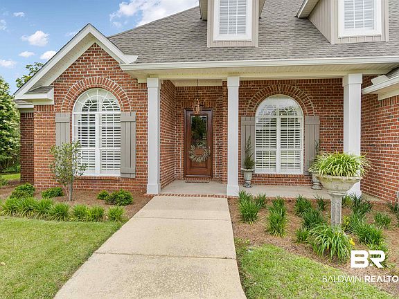 3rd image of 225 Royal Ln