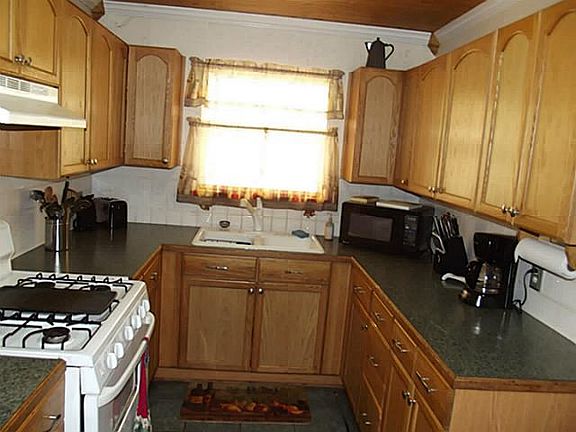 4th image of 7904 Donegal Ln
