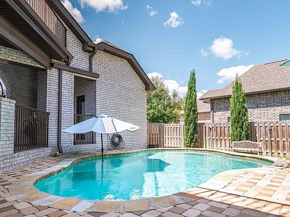 3rd image of 2755 Manor Cir