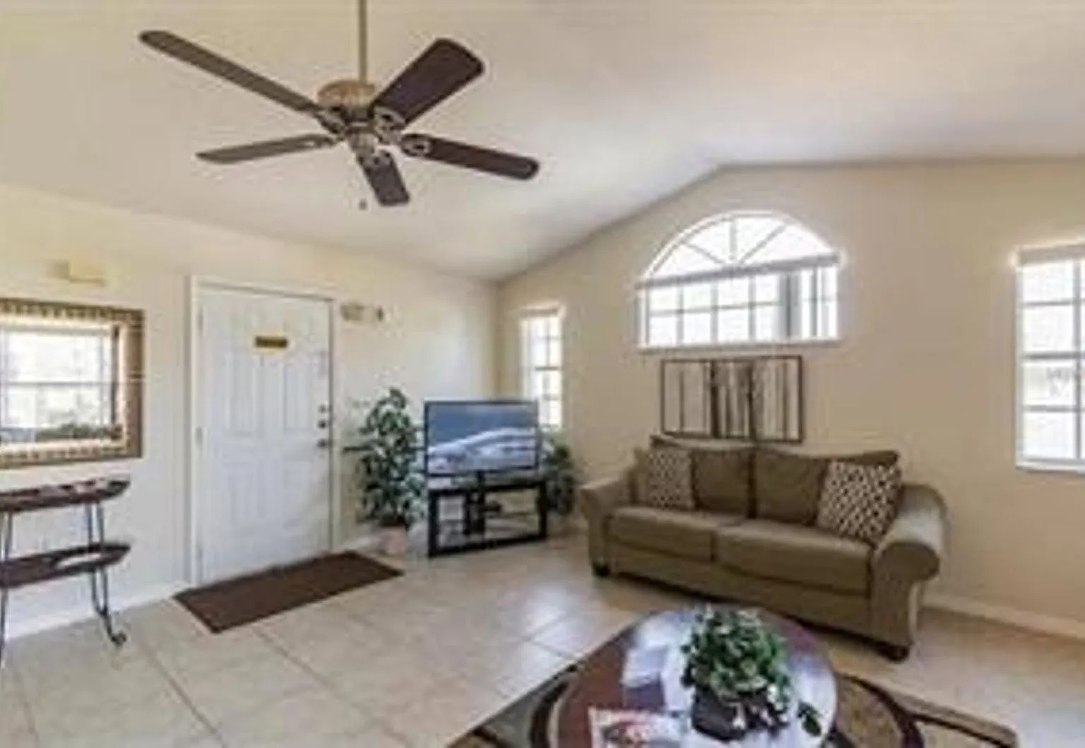 3 bed, 3.0 bath, 1434 sqft, $1,900 — Photo 4