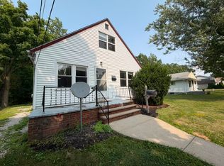 1803 E 298th St, Wickliffe, OH 44092