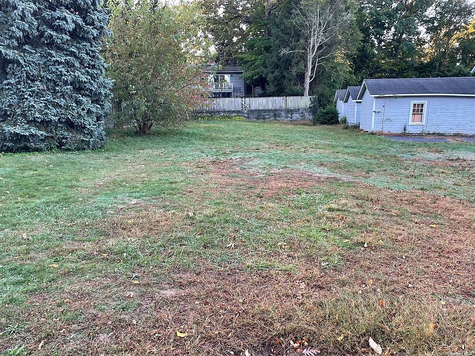 1st image of 7 Larsen Ave