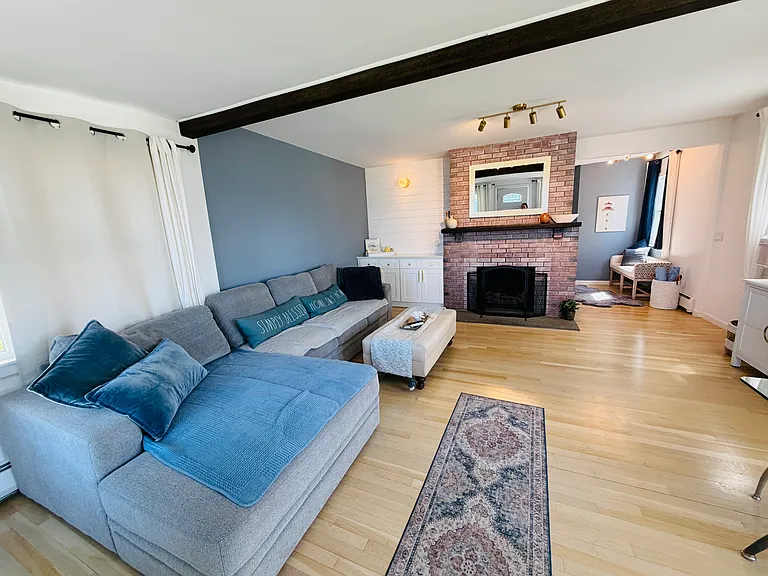 241 Townsend Ave — Photo 3