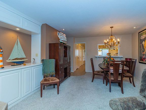 4th image of 4914 N Sequoia Ave APT 102