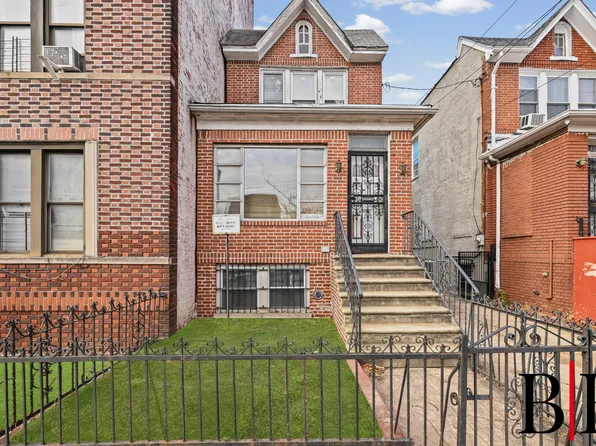252 East 56th Street image 1 of 16