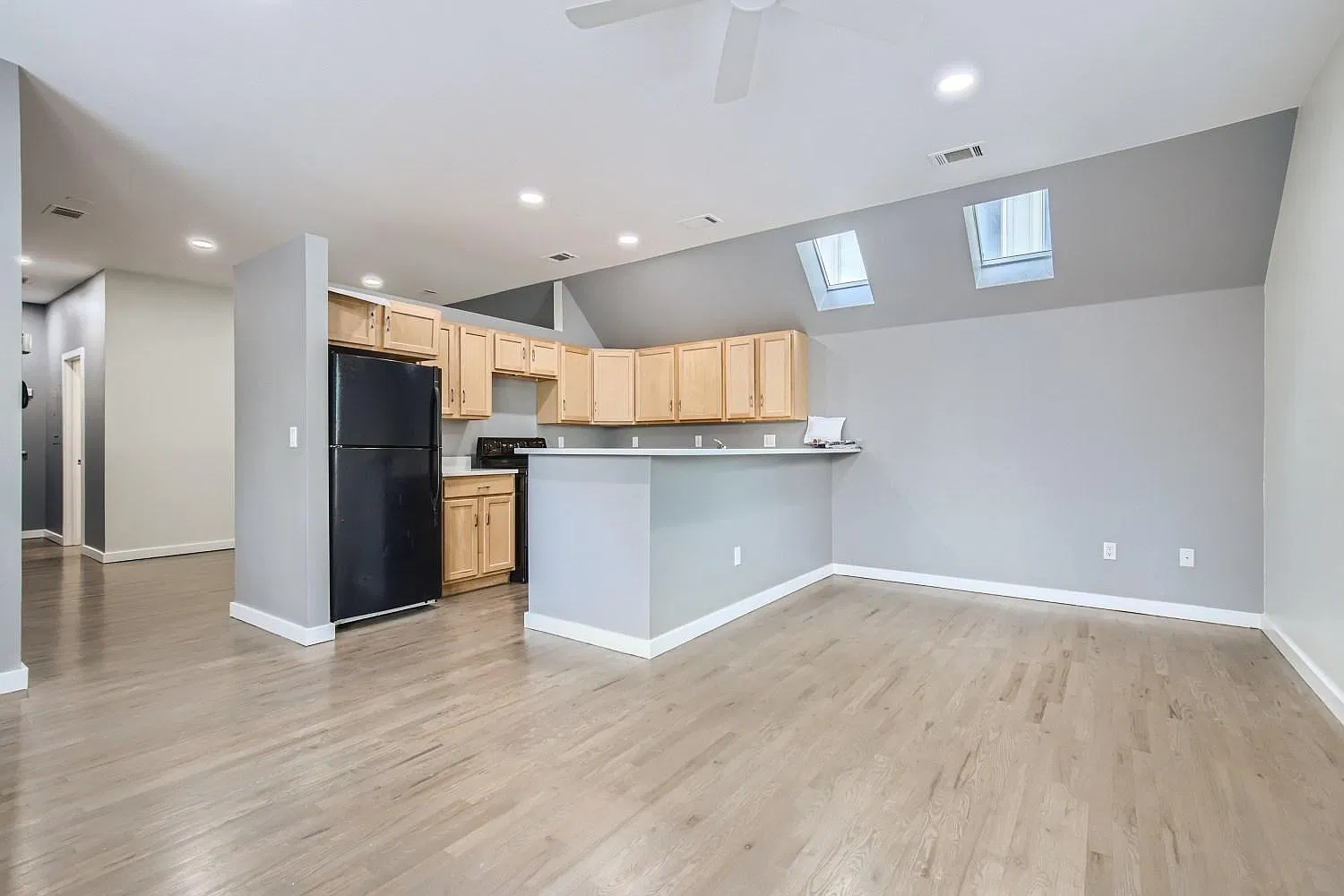 1 bed, 822 sqft, $2,150 — Photo 3
