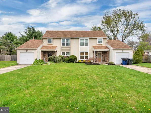 18 Fulmar Dr, Voorhees, NJ 08043