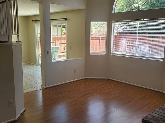 3rd image of 2727 Salem Ct