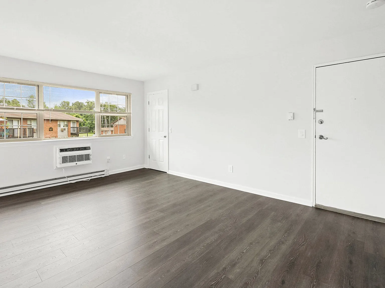 Ascot Park Apartments — Photo 4