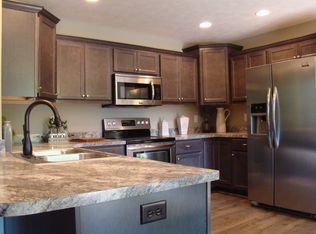 5128 Hidden Lake Dr, Evansville, IN 47712