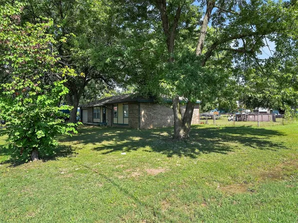 800 SW 4th St, Wagoner, OK 74467