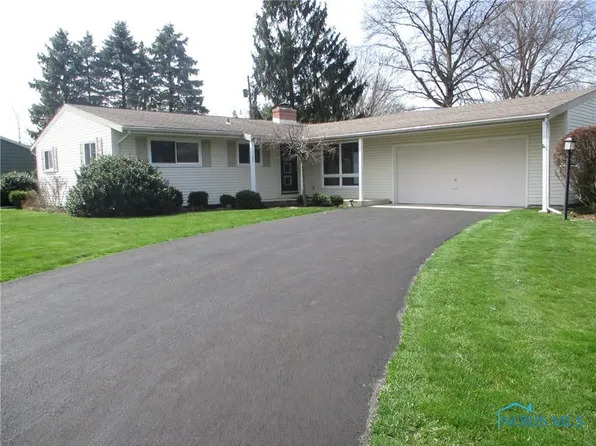 1205 Madison Rd, Fostoria, OH 44830