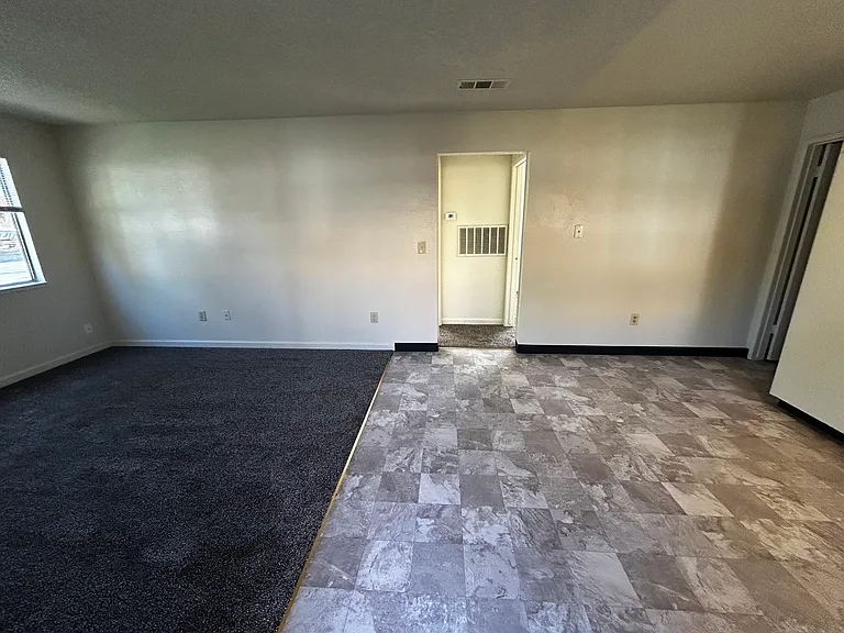 1317 Carver Rd #4 — Photo 2