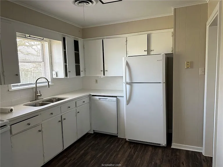 4005 College Main St — Photo 14