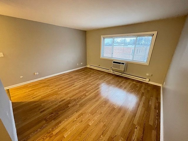 1st image of 515-519 S Milwaukee Ave #11387771