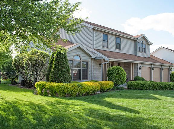 3rd image of 611 Columbia Dr