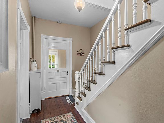 5th image of 205 N Renville St