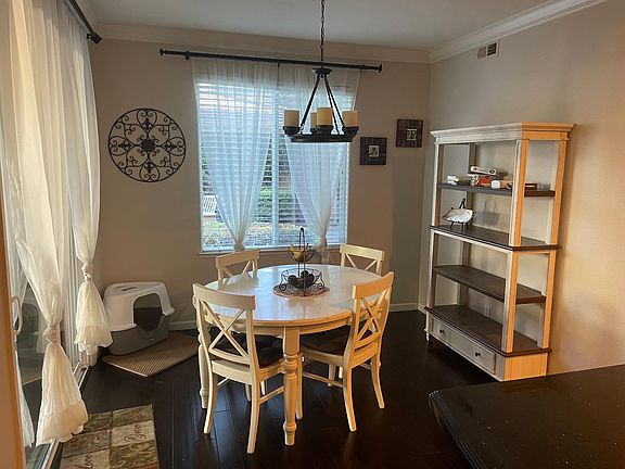 Breakfast nook adjacent to the kitchen