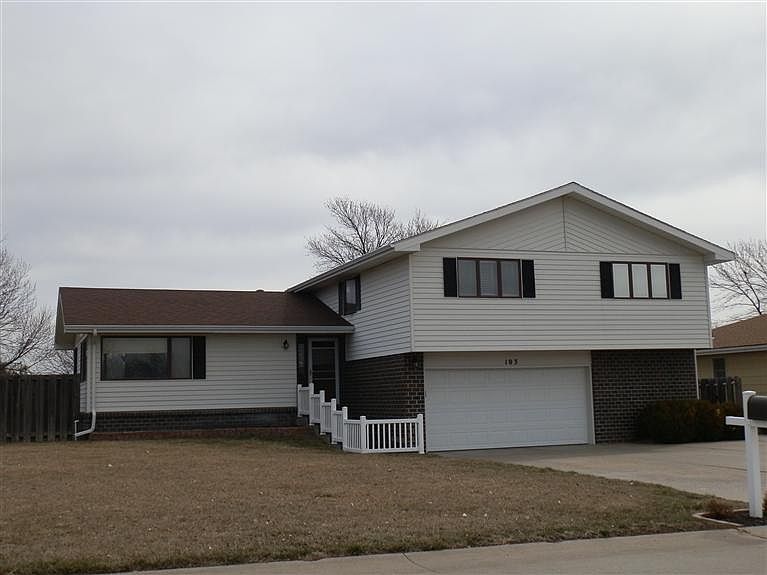 1st image of 103 Cindy Dr SE