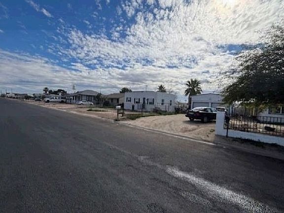 Exterior Neighborhood (street photo)
