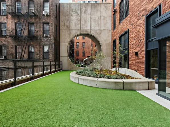 200 East 95th Street image 26 of 28