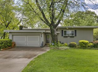 6209 N Robinhood Ln, Kansas City, MO 64151