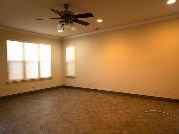 3rd image of 10425 Moretti Dr
