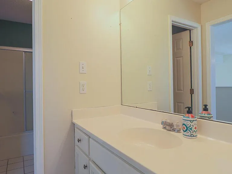 13472 Locust Hill Dr — Photo 17