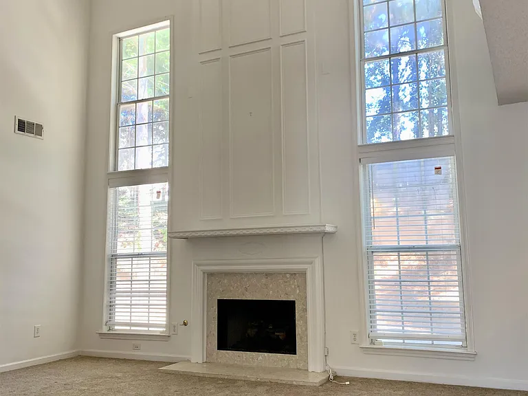 485 Chippenham Ct — Photo 4