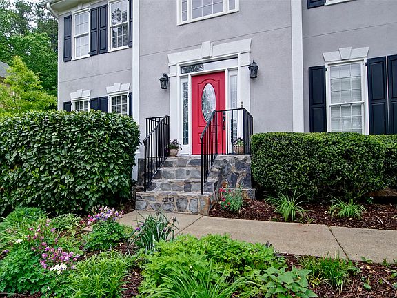 4th image of 993 Cherbrooke Ln