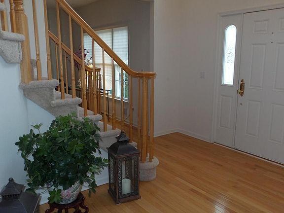 4th image of 35 Regina Dr