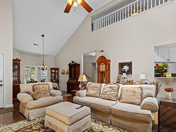 4th image of 274 Royal Oaks Dr