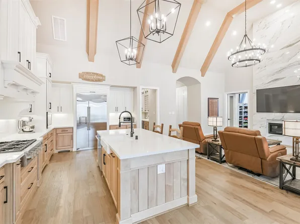 208 N Opulent Dr, Montgomery, TX 77316