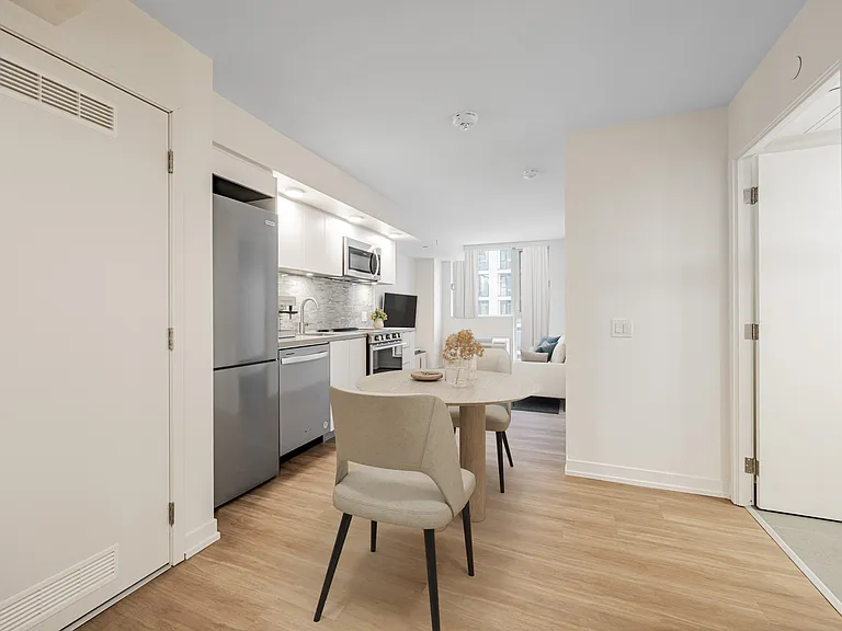 350 Queens Quay W — Photo 14