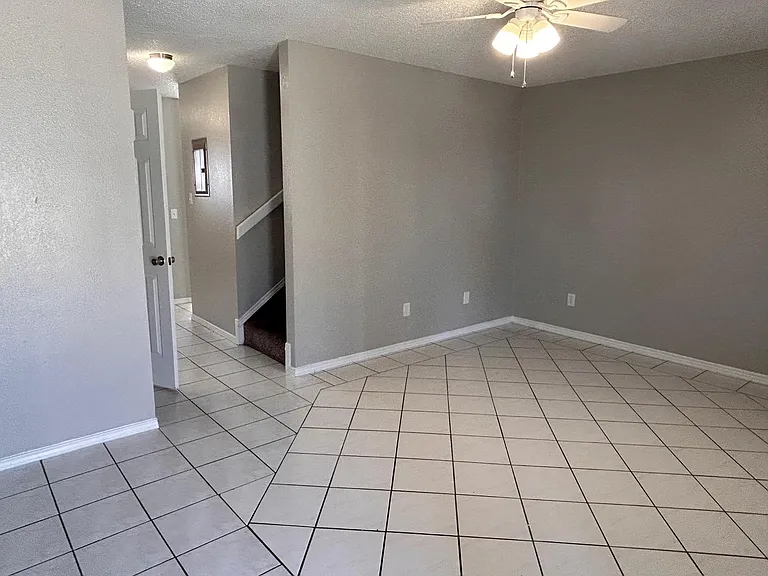 Las Violetas Apartments — Photo 46