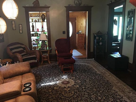 5th image of 604 E Main St