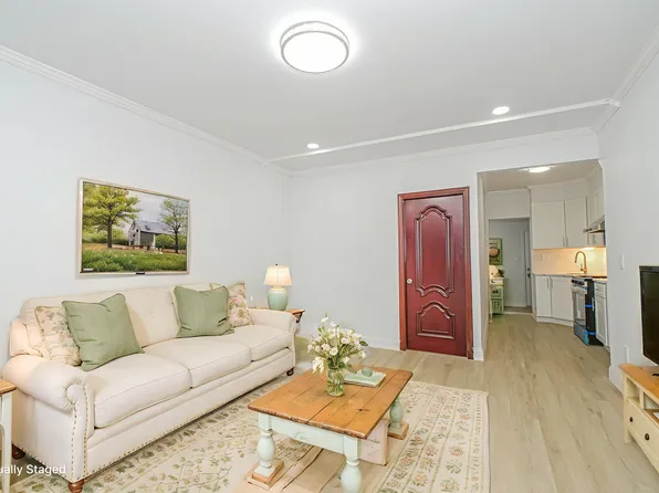 582 Bay Ridge Avenue image 32 of 41