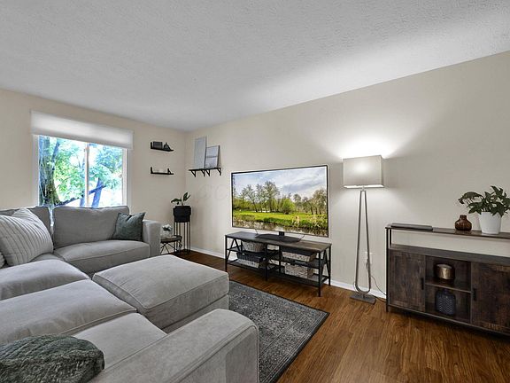 4th image of 3098 Grange Hill Pl