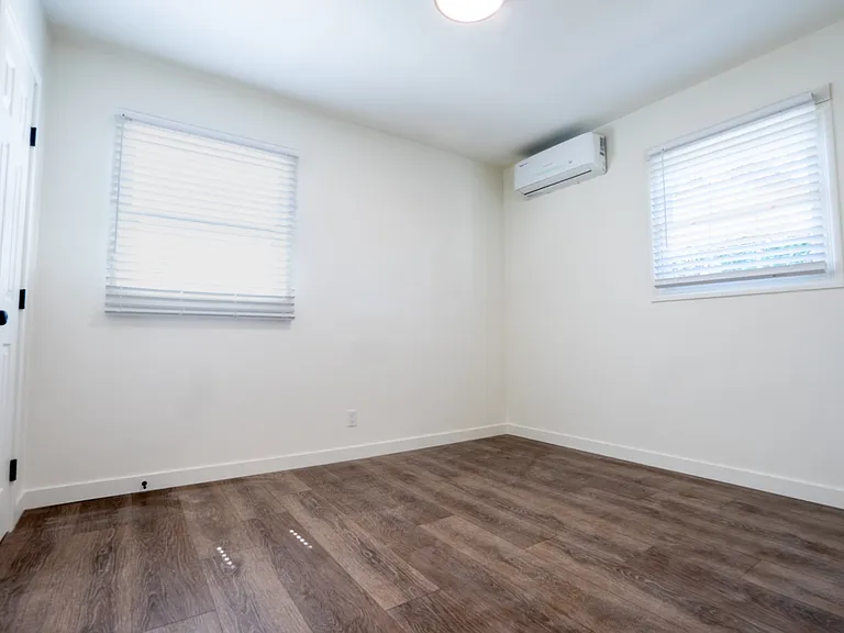 376 N Batavia St #A — Photo 7