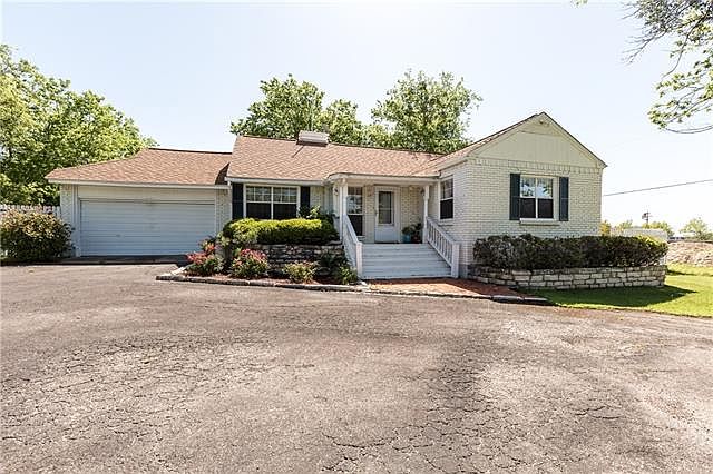 1st image of 208 Midway Ln
