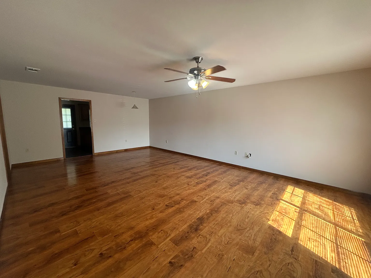 2 bed, 1100 sqft, $1,200 — Photo 2