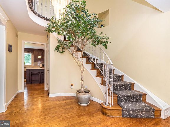 3rd image of 103 Tanglebrook Dr