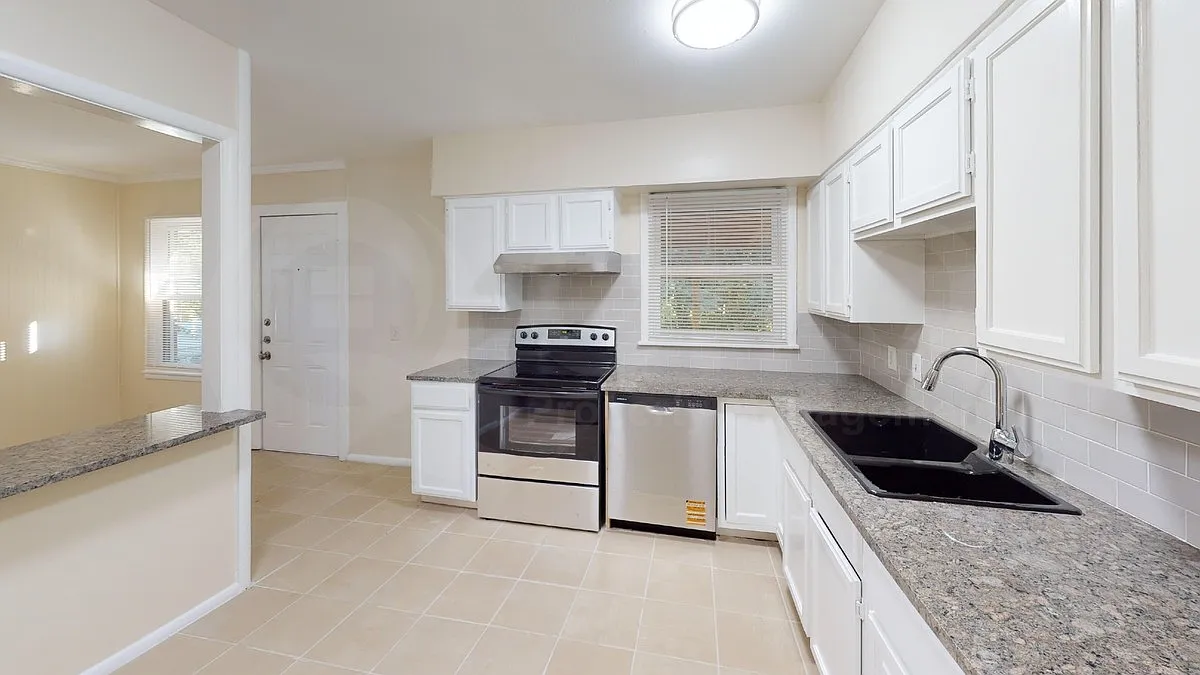 3 bed, 2.0 bath, 1476 sqft, $2,000 — Photo 4