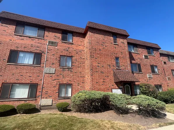 1852 S Anna Marie Dr APT 303, Mount Prospect, IL 60056